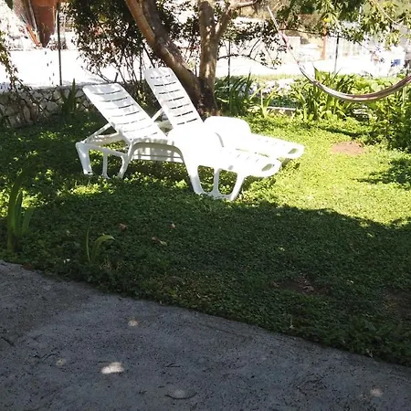 בית נופש Garden זאטון